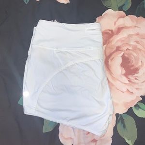 Lululemon run times short 4”